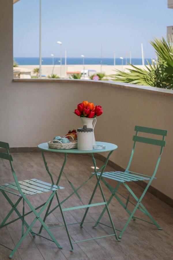 Whitehouse- Monopoli Apartment Luaran gambar