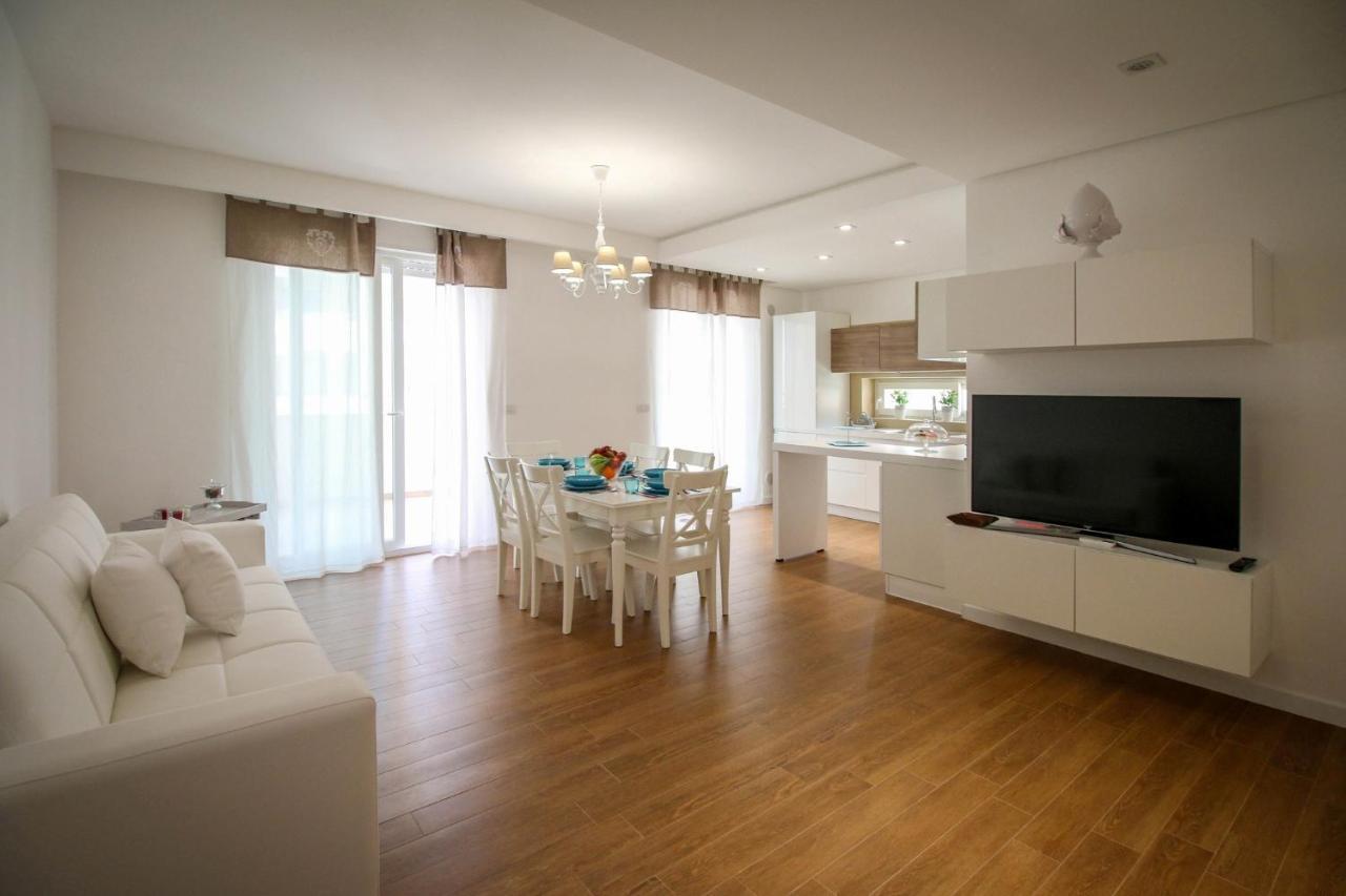 Whitehouse- Monopoli Apartment Luaran gambar