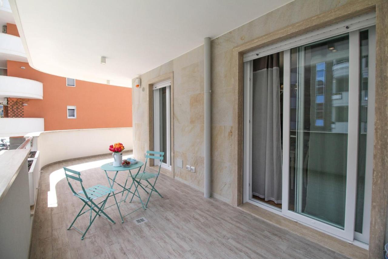 Whitehouse- Monopoli Apartment Luaran gambar